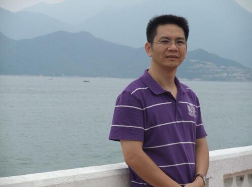 隆廣慶簡歷：南寧師范大學黨委副書記、校長隆廣慶，曾任南寧師范大學數(shù)學統(tǒng)計學院院長