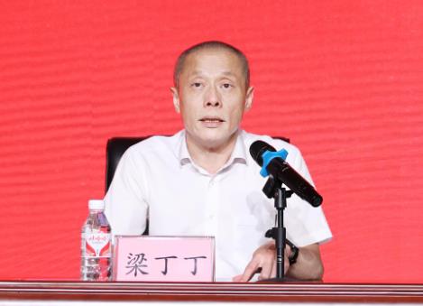 梁丁丁簡(jiǎn)歷：桂林信息科技學(xué)院校長(zhǎng)梁丁丁，曾任賀州學(xué)院黨委書記、桂林電子科技大學(xué)黨委副書記、北海副市長(zhǎng)